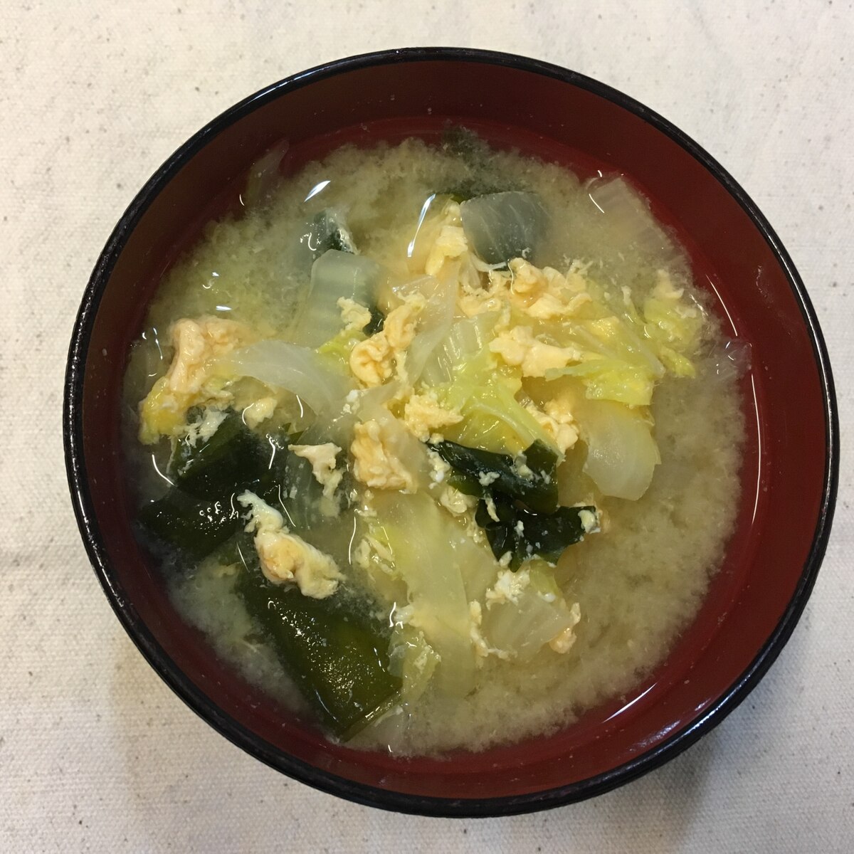 卵とワカメで旨味up 白菜と玉ねぎのお味噌汁 レシピ 作り方 By Yu1299ka 楽天レシピ 卵とワカメで旨味up 白菜と玉ねぎのお味噌汁 レシピ 作り方 By Yu1299ka 楽天レシピ